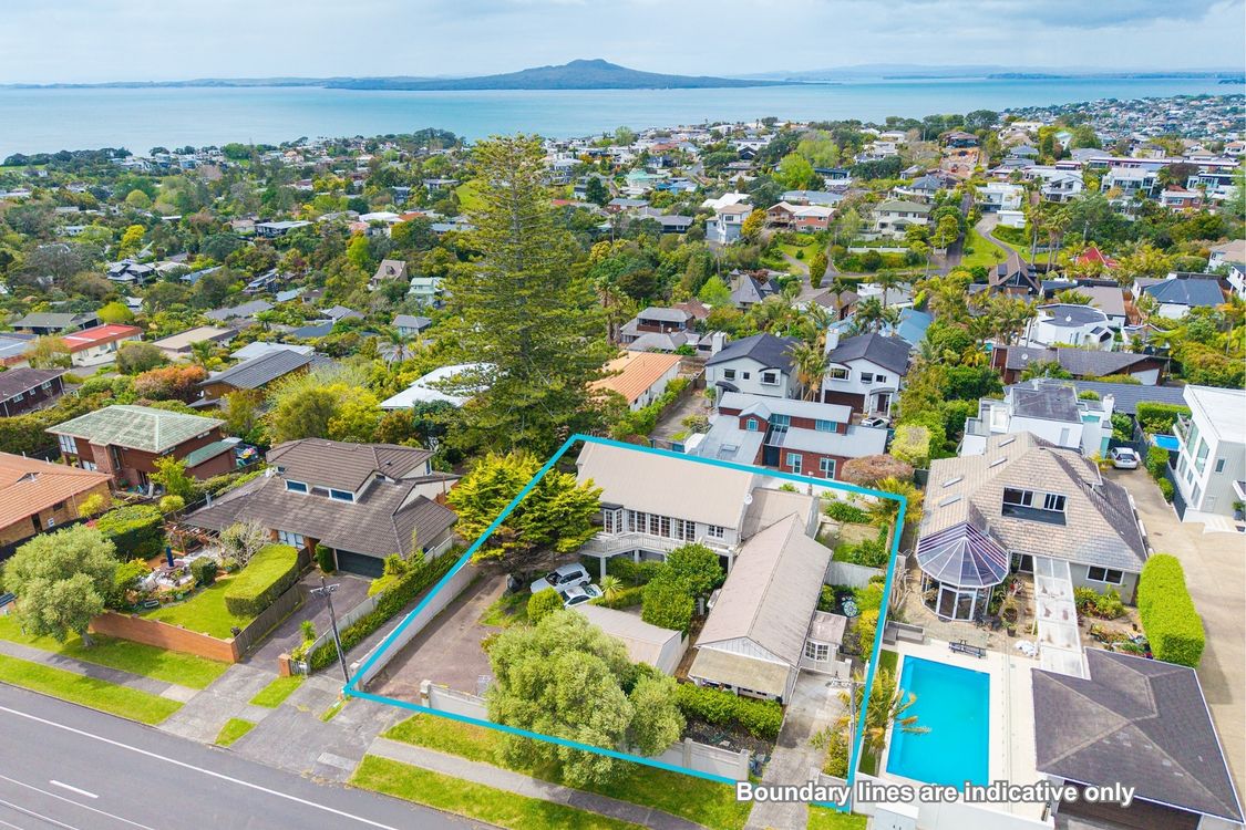 Image 1 - Property for sale - 7 Aberdeen Road, Castor Bay, NZ 0620