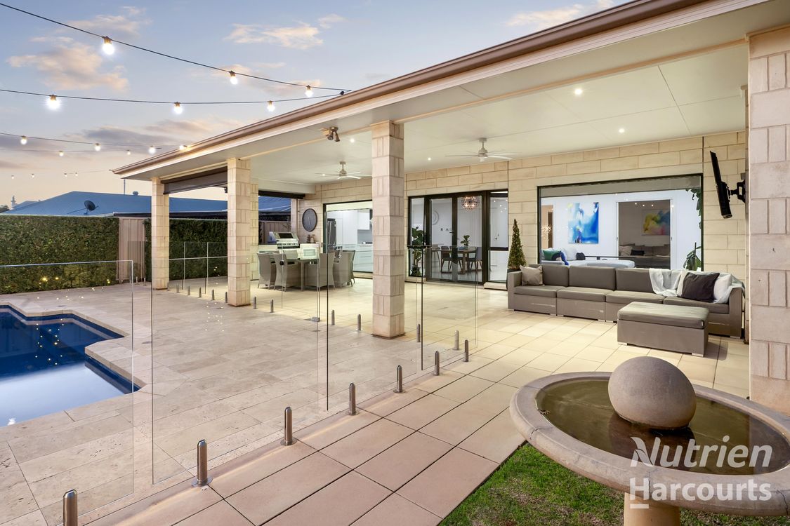 Image 1 - Property for sale - 11 Thirteenth Street, RENMARK, SA 5341