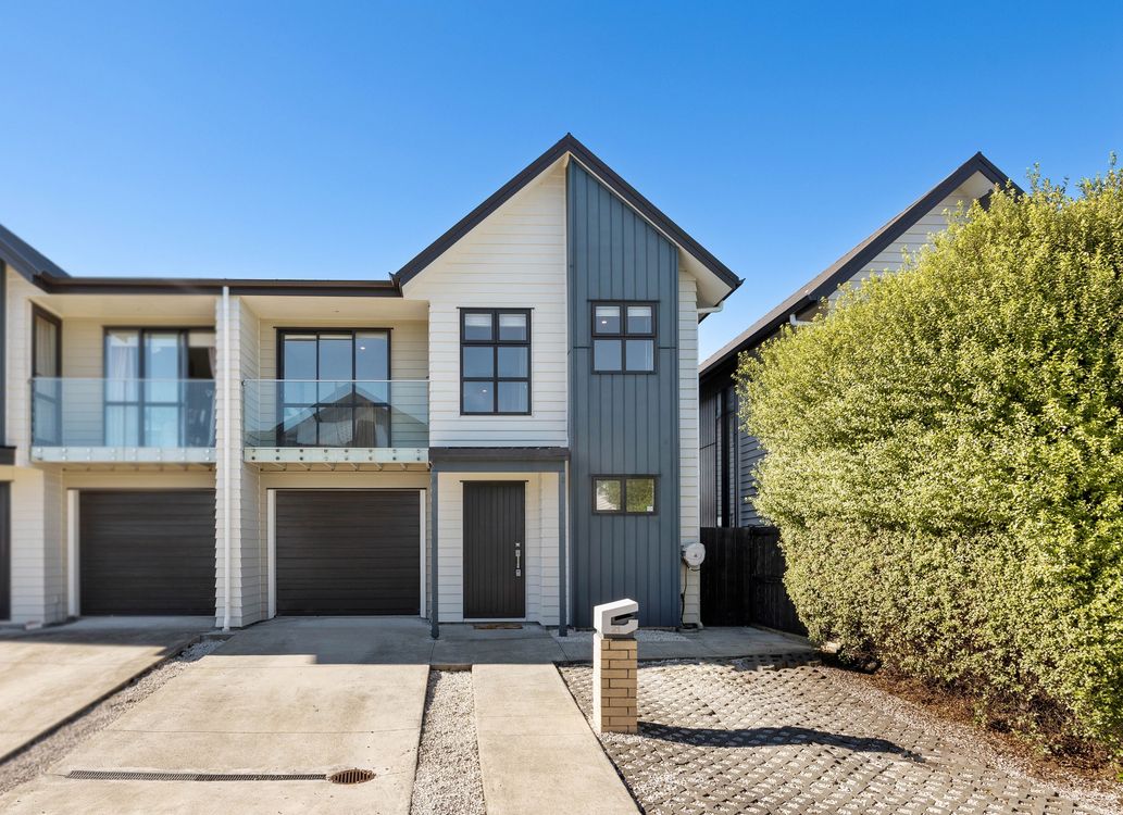 Image 1 - Property for sale - 21 Irving Place, Hobsonville, NZ 0618
