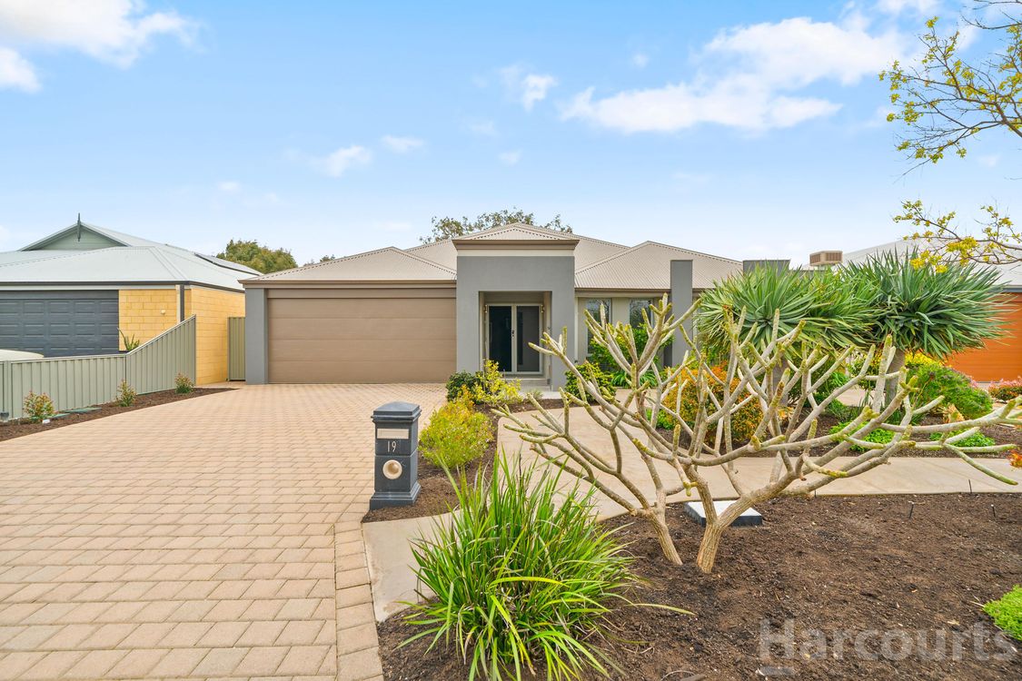 Image 1 - Property for sale - 19 Purcell Gardens, SOUTH YUNDERUP, WA 6208