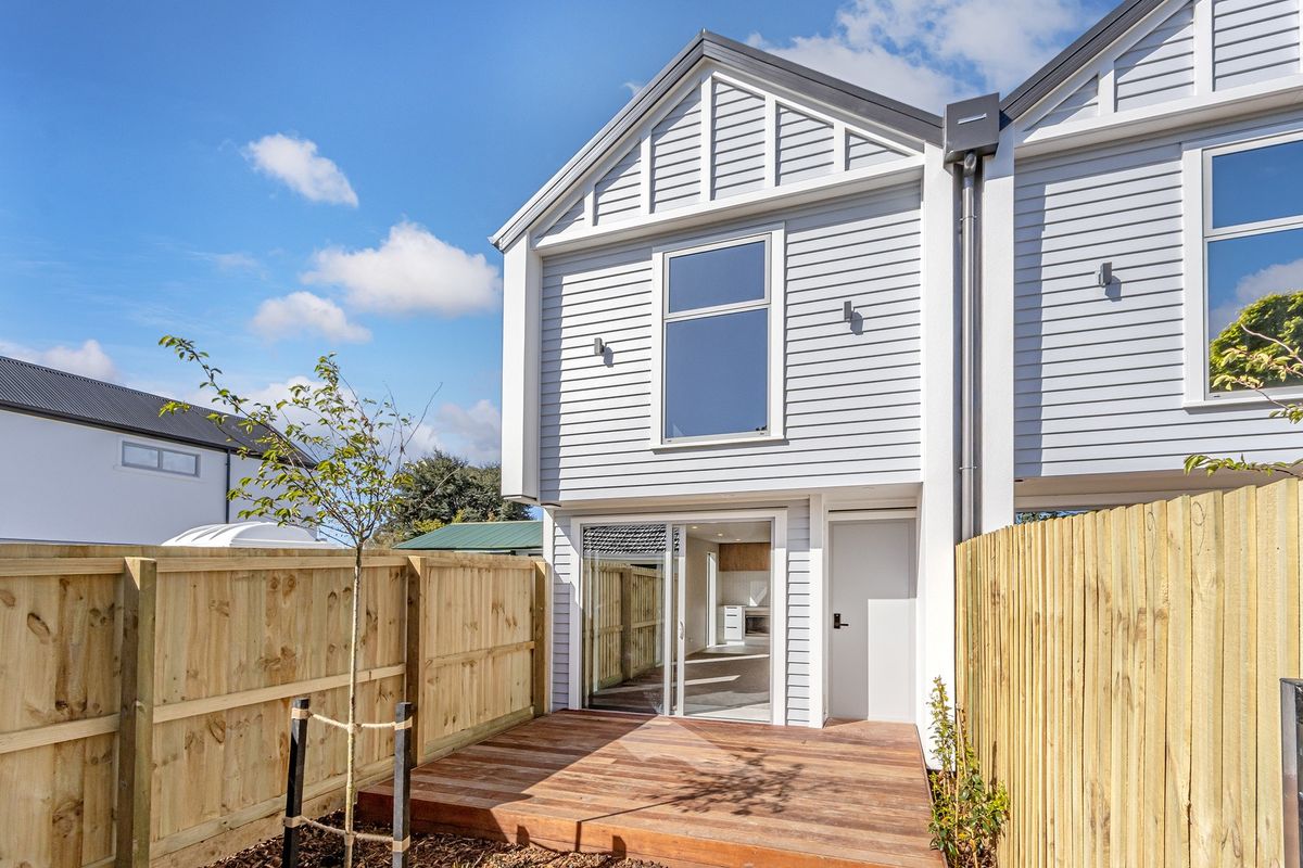 Commerical Fridge For Rent 5/17 Highsted Road, Bishopdale, NZ 8051 - Townhouse for Rent ...